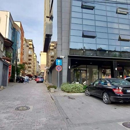 Bright & Lovely Apartment In The City Center Pristina Exteriör bild