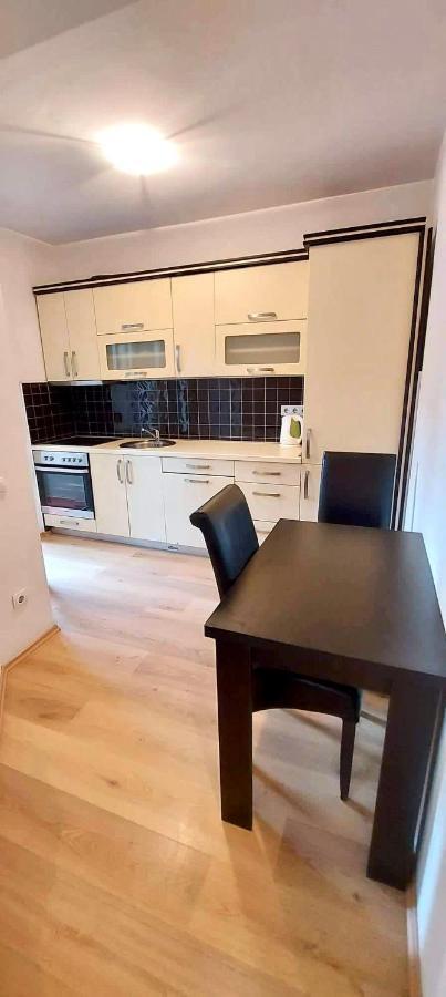 Bright & Lovely Apartment In The City Center Pristina Exteriör bild