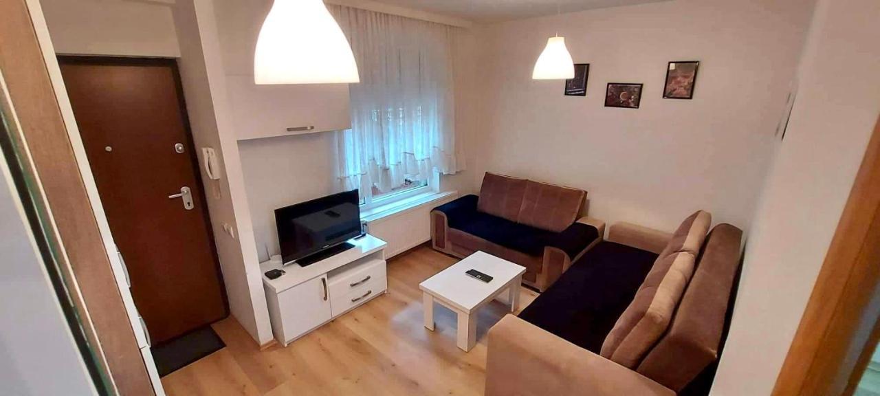 Bright & Lovely Apartment In The City Center Pristina Exteriör bild