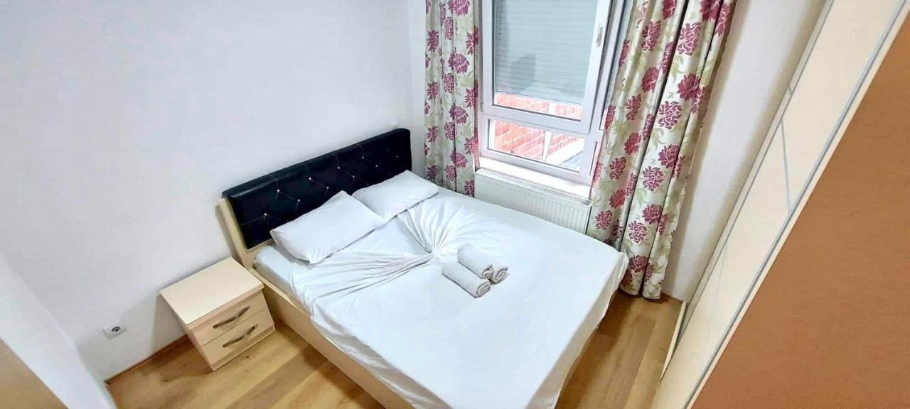 Bright & Lovely Apartment In The City Center Pristina Exteriör bild