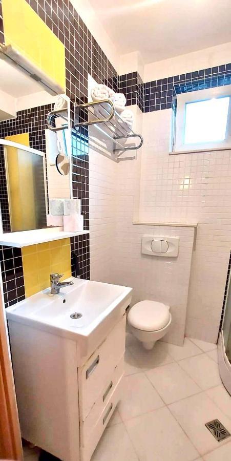 Bright & Lovely Apartment In The City Center Pristina Exteriör bild